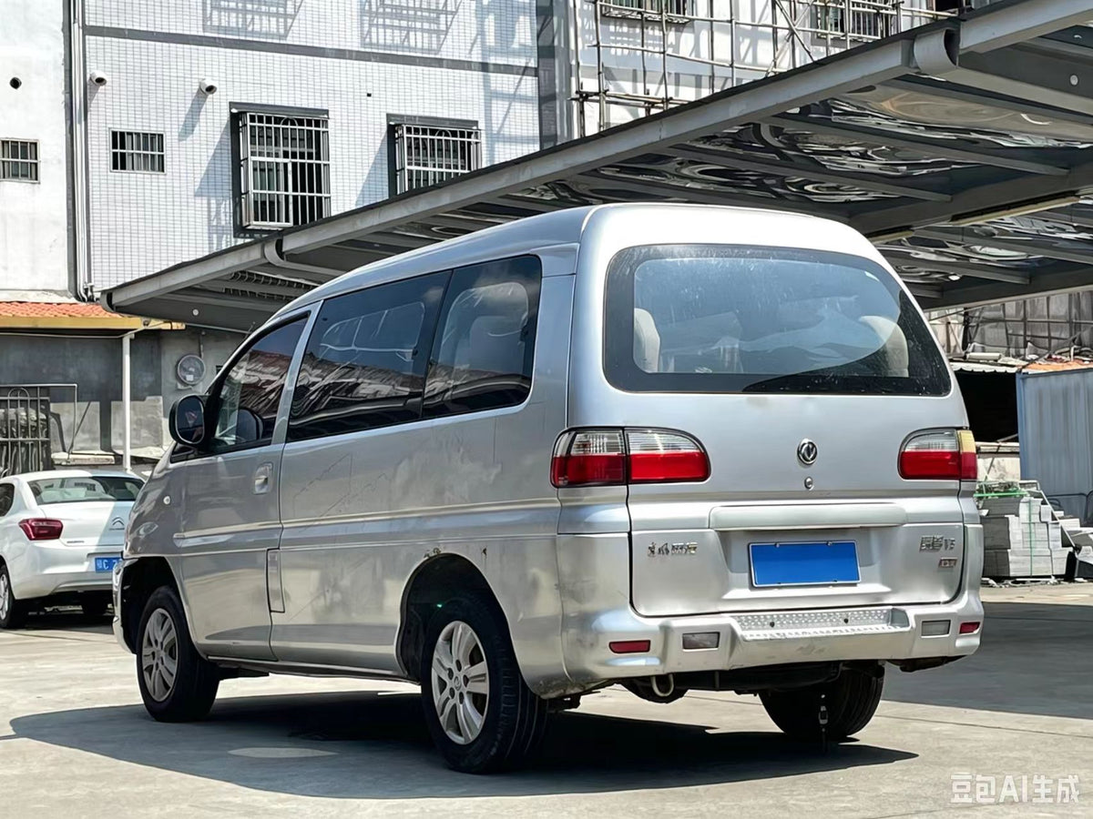 Dongfeng is popular, Lingzhi 2015 M3 1.6L 7-seat comfortable model, exw price: $1749