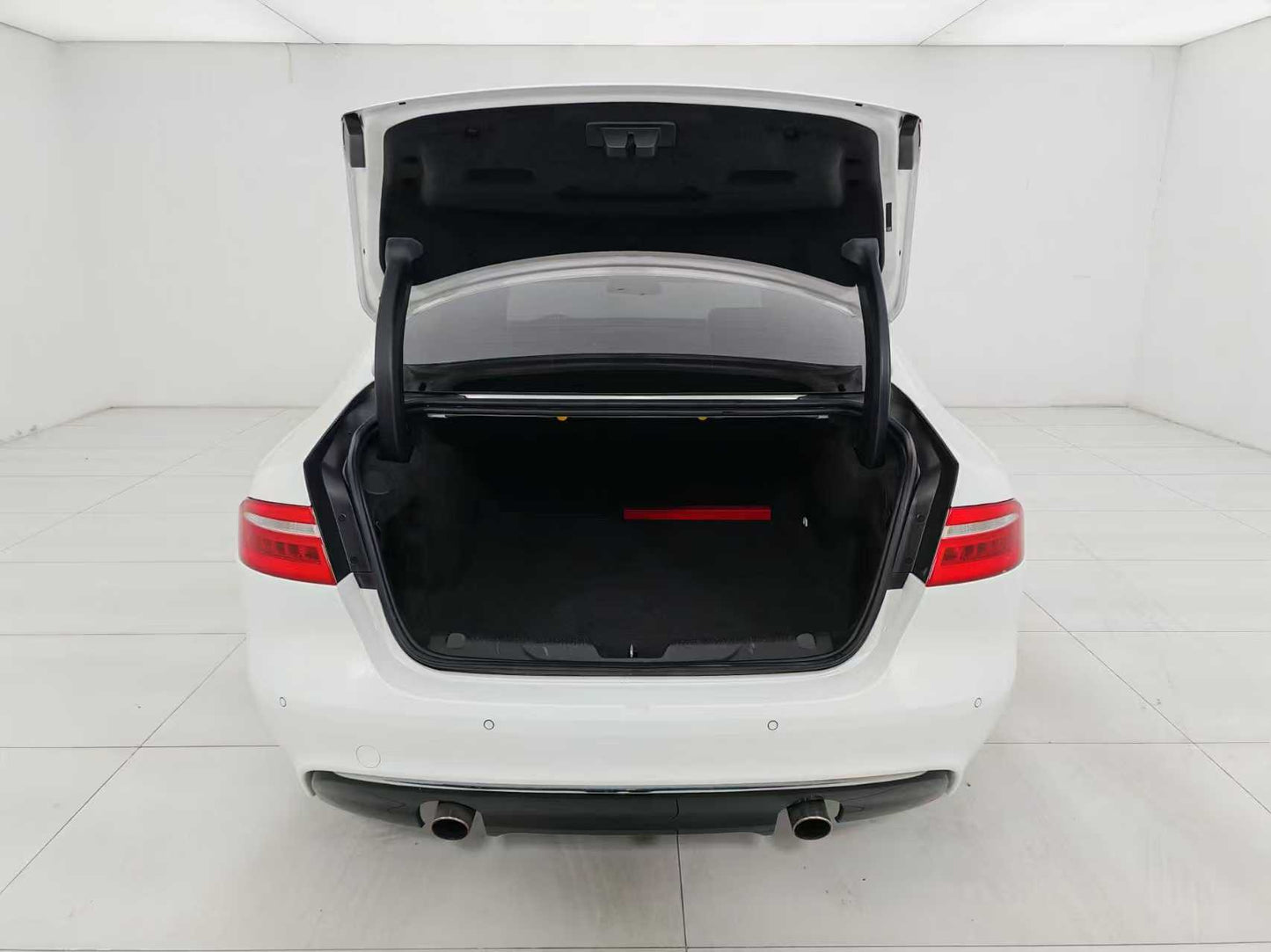 Jaguar XEL 2018 2.0T 200PS Exclusive Edition, EXW price: $10,492