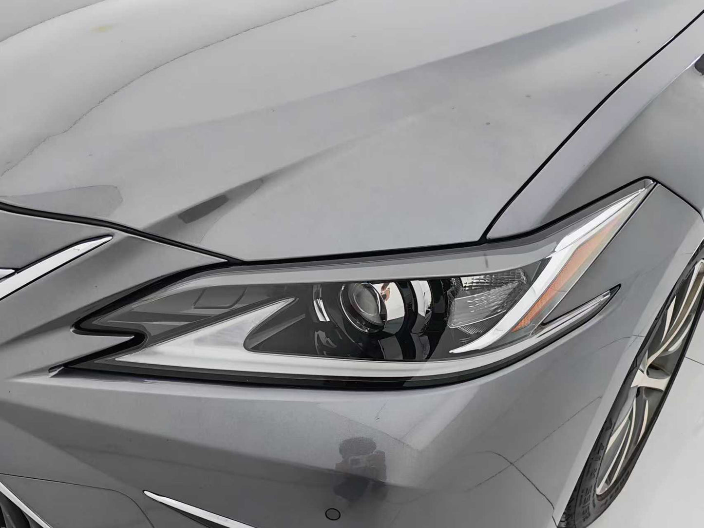 Lexus ES 2018 200 Premier Edition, National V, 2.0L emissions, EXW price: $17,898