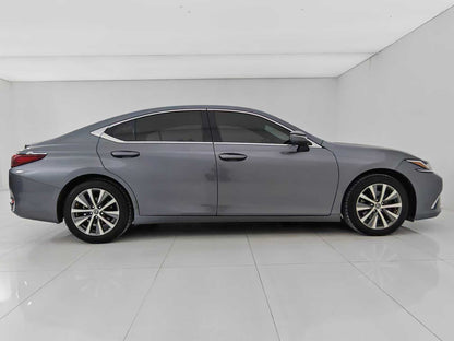 Lexus ES 2018 200 Premier Edition, National V, 2.0L emissions, EXW price: $17,898