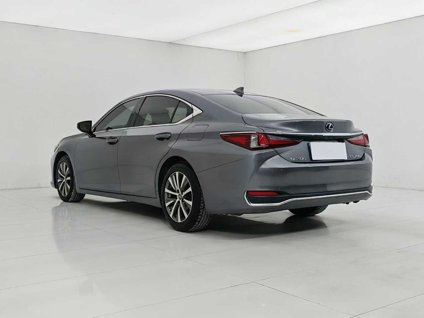 Lexus ES 2018 200 Premier Edition, National V, 2.0L emissions, EXW price: $17,898