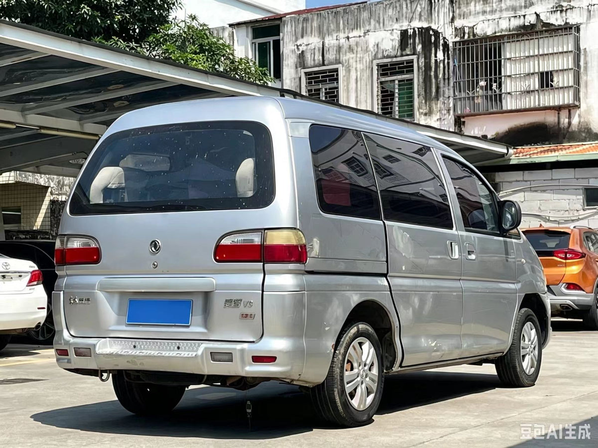 Dongfeng is popular, Lingzhi 2015 M3 1.6L 7-seat comfortable model, exw price: $1749