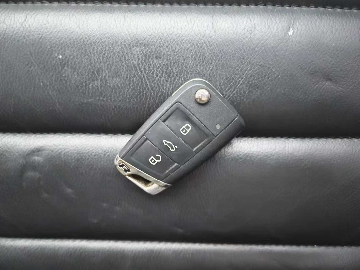 Volkswagen golf 2017 280tsi automatic r-line millionth edition, 1.4t emission, exw price: usd 9,010