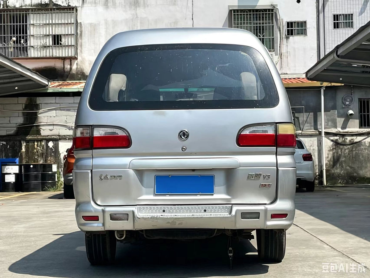 Dongfeng is popular, Lingzhi 2015 M3 1.6L 7-seat comfortable model, exw price: $1749