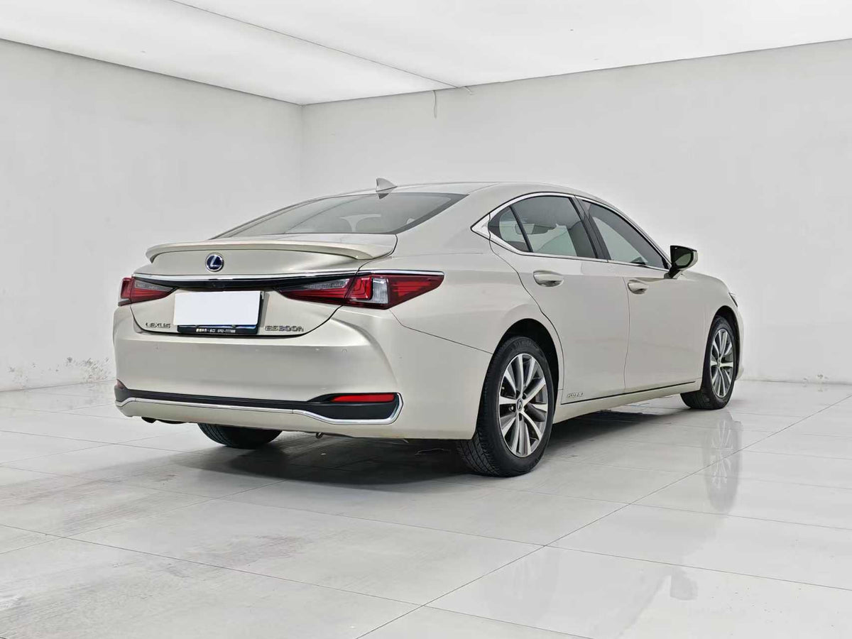 Lexus ES 2021 300h Premier Edition, 2.5l displacement, EXW price: $27,545