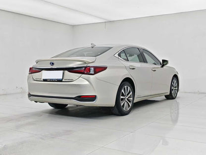 Lexus ES 2021 300h Premier Edition, 2.5l displacement, EXW price: $27,545