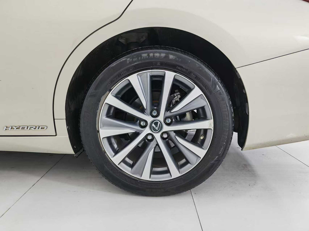 Lexus ES 2021 300h Premier Edition, 2.5l displacement, EXW price: $27,545