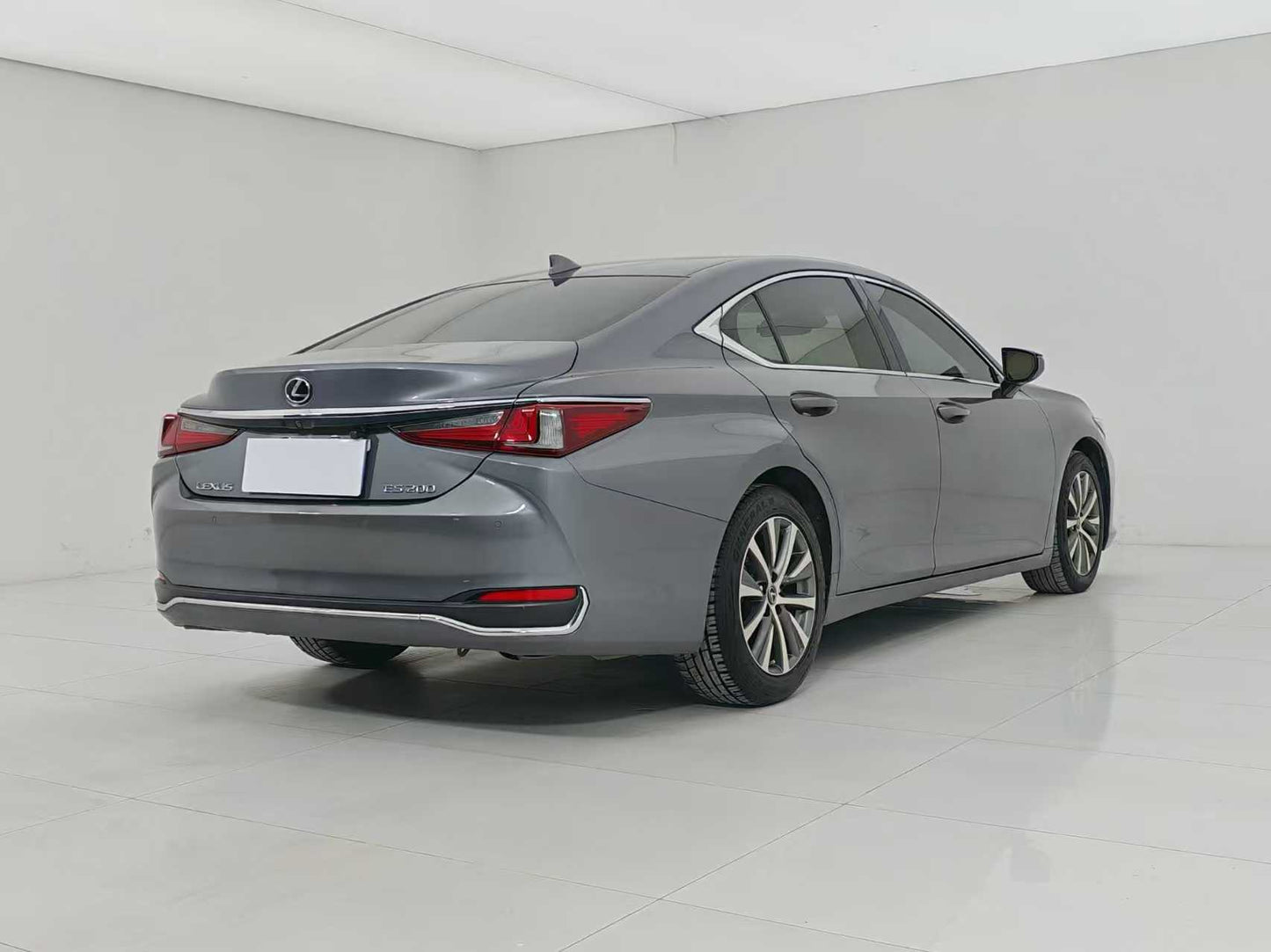 Lexus ES 2018 200 Premier Edition, National V, 2.0L emissions, EXW price: $17,898