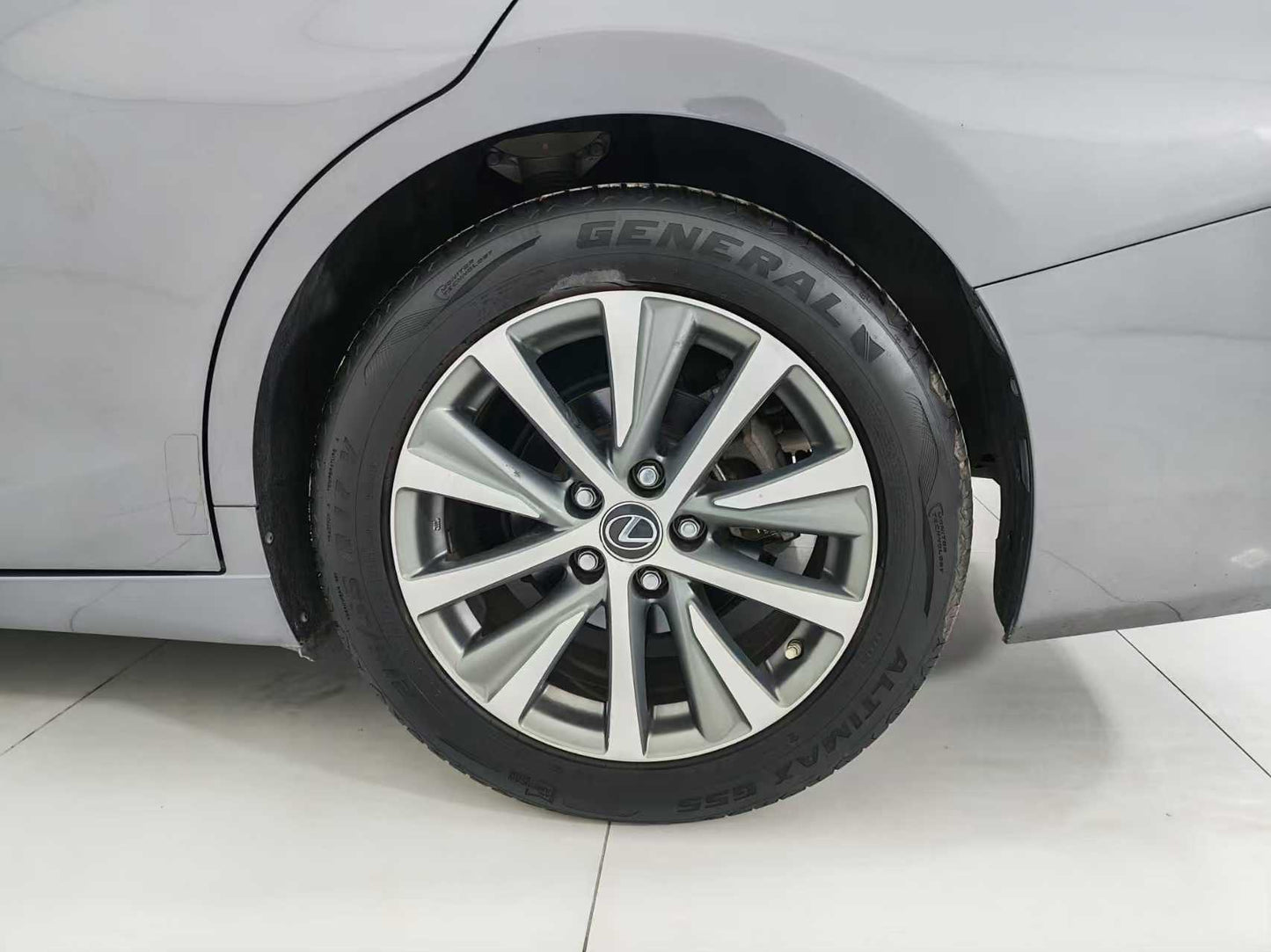 Lexus ES 2018 200 Premier Edition, National V, 2.0L emissions, EXW price: $17,898