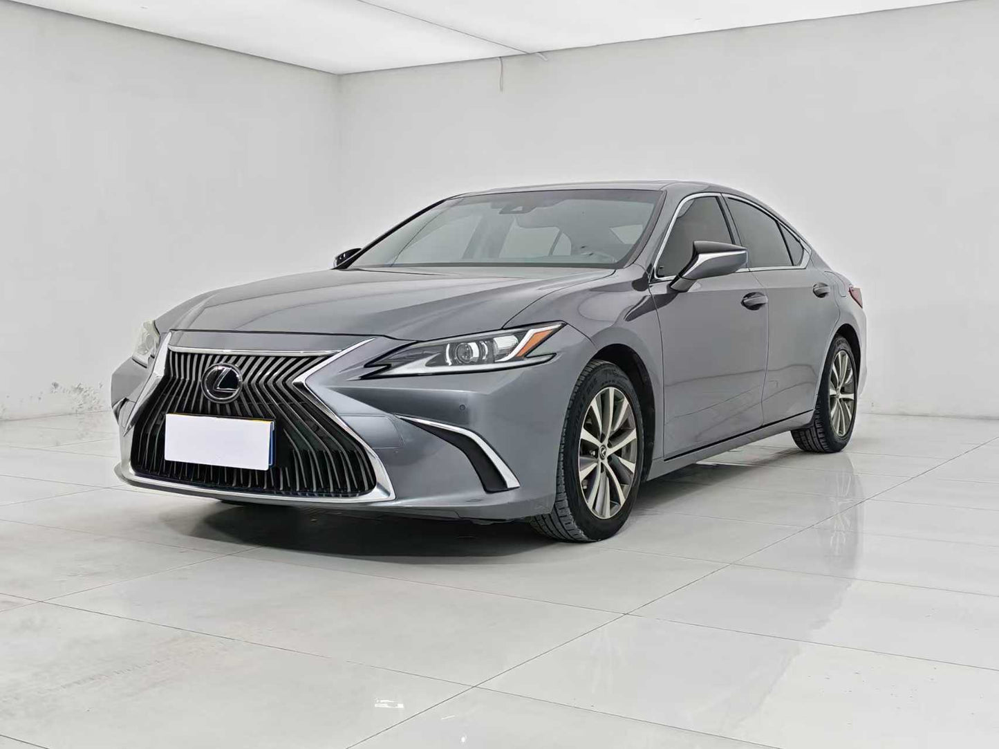 Lexus ES 2018 200 Premier Edition, National V, 2.0L emissions, EXW price: $17,898