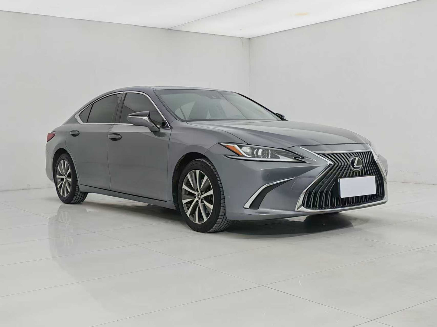 Lexus ES 2018 200 Premier Edition, National V, 2.0L emissions, EXW price: $17,898