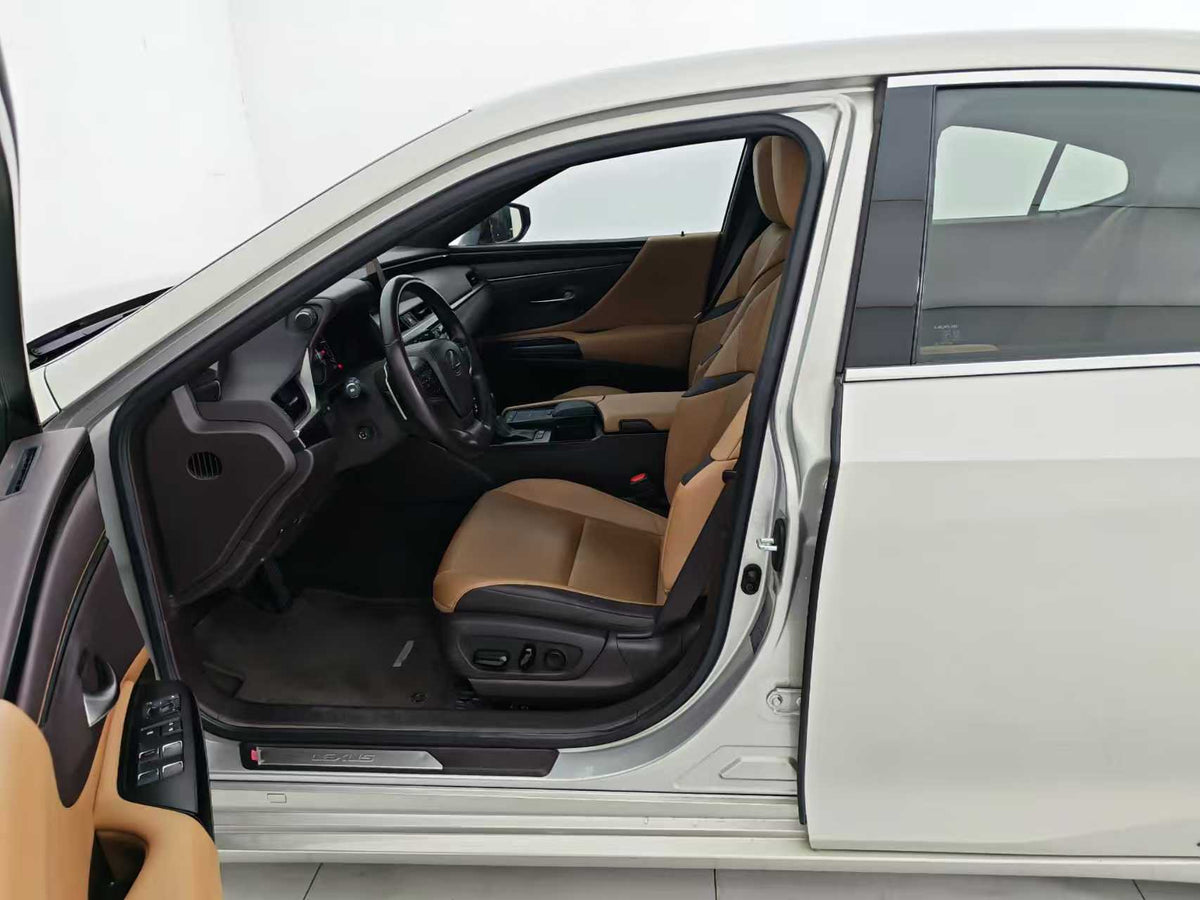 Lexus ES 2021 300h Premier Edition, 2.5l displacement, EXW price: $27,545