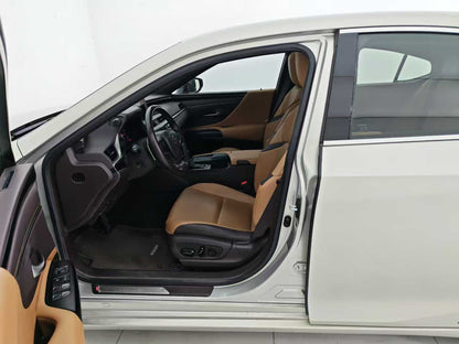 Lexus ES 2021 300h Premier Edition, 2.5l displacement, EXW price: $27,545