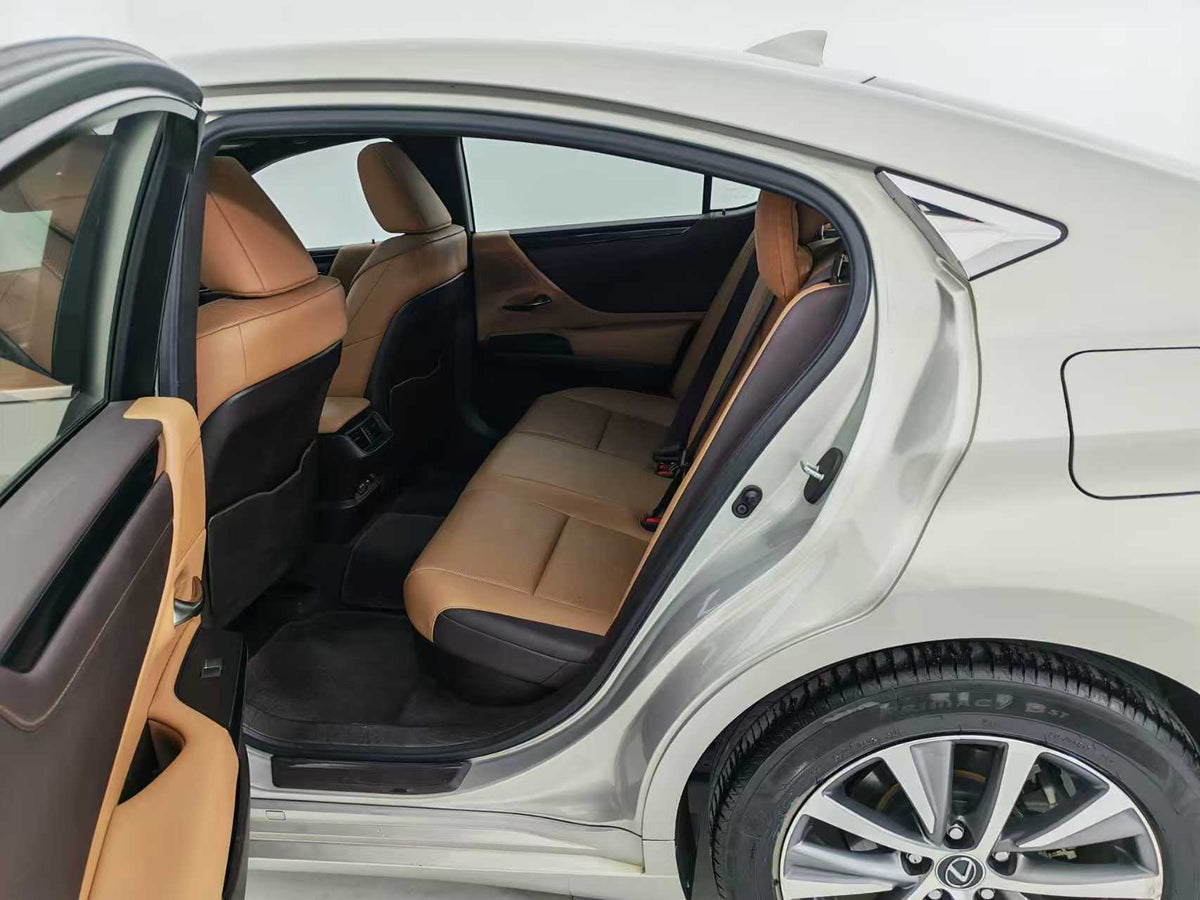 Lexus ES 2021 300h Premier Edition, 2.5l displacement, EXW price: $27,545
