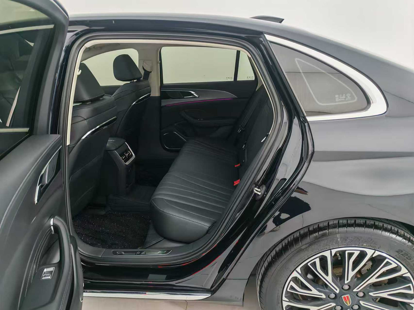 Hongqi H5 2024 2.0T automatic Zhilian flag version, EXW price: $14,198