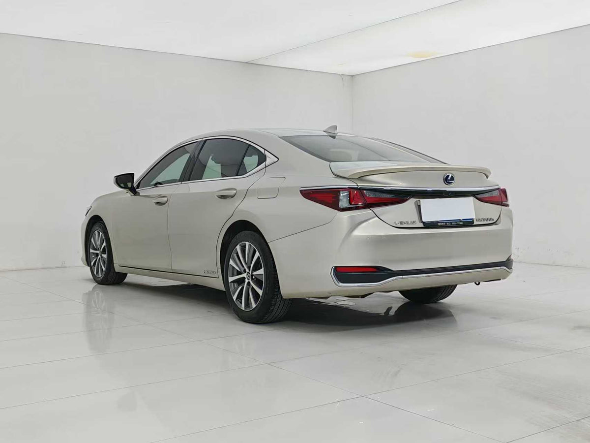 Lexus ES 2021 300h Premier Edition, 2.5l displacement, EXW price: $27,545