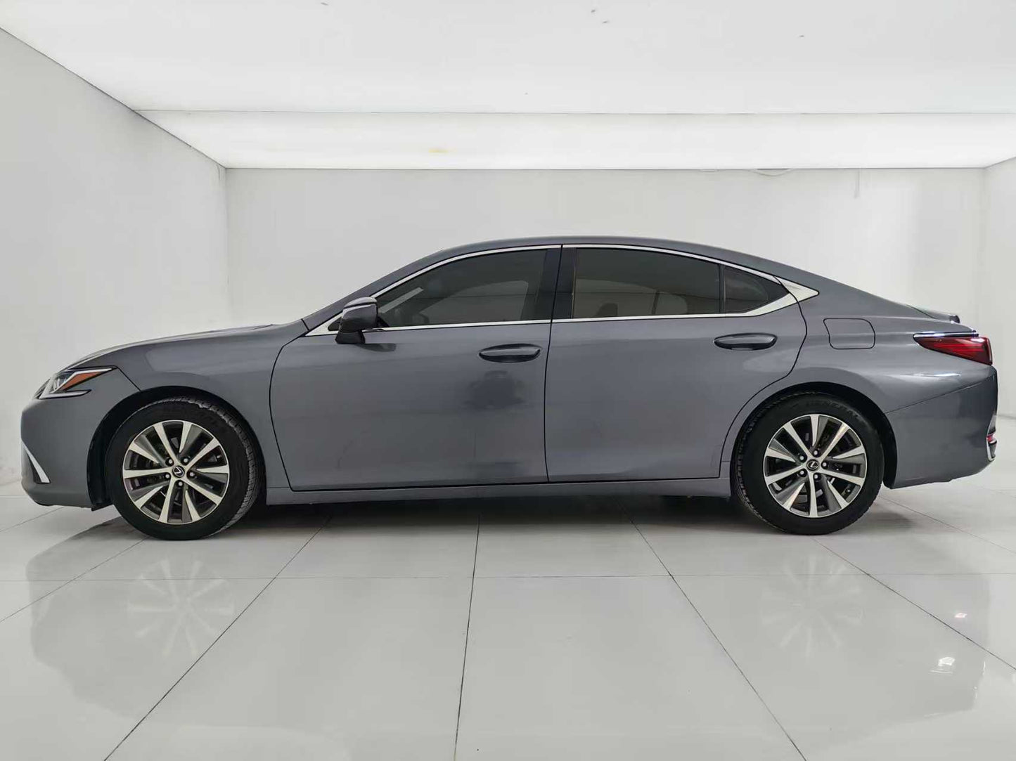 Lexus ES 2018 200 Premier Edition, National V, 2.0L emissions, EXW price: $17,898