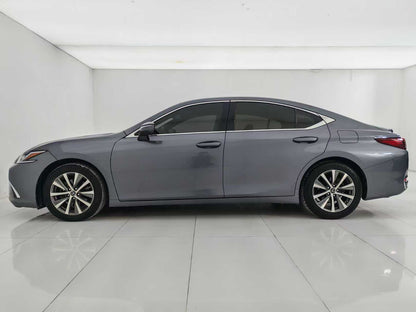 Lexus ES 2018 200 Premier Edition, National V, 2.0L emissions, EXW price: $17,898