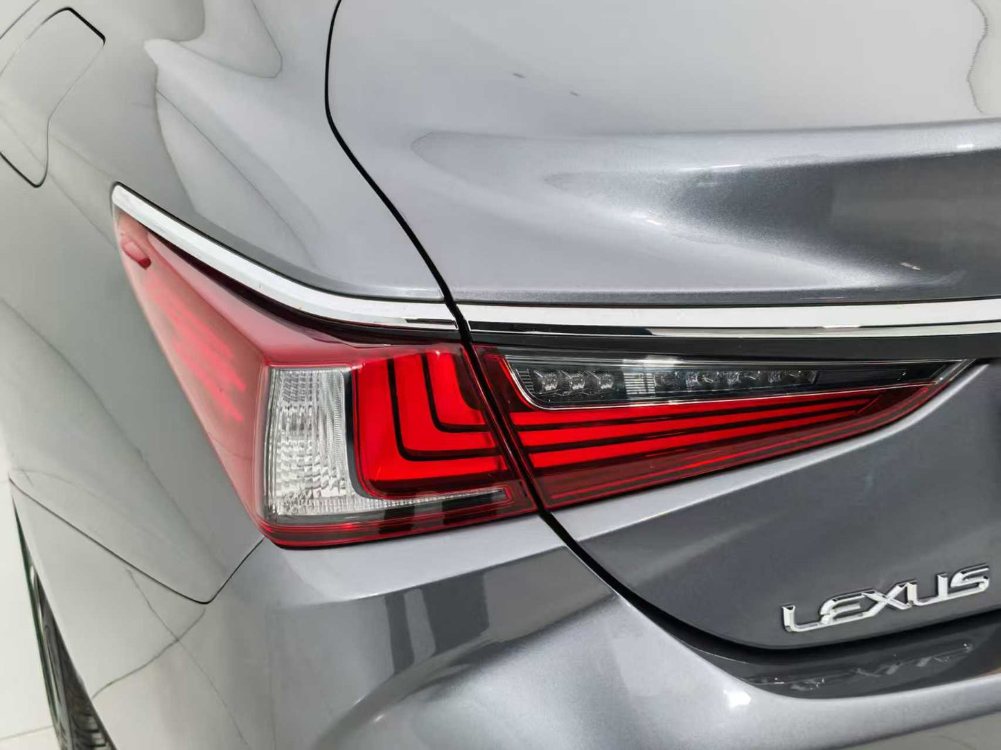 Lexus ES 2018 200 Premier Edition, National V, 2.0L emissions, EXW price: $17,898