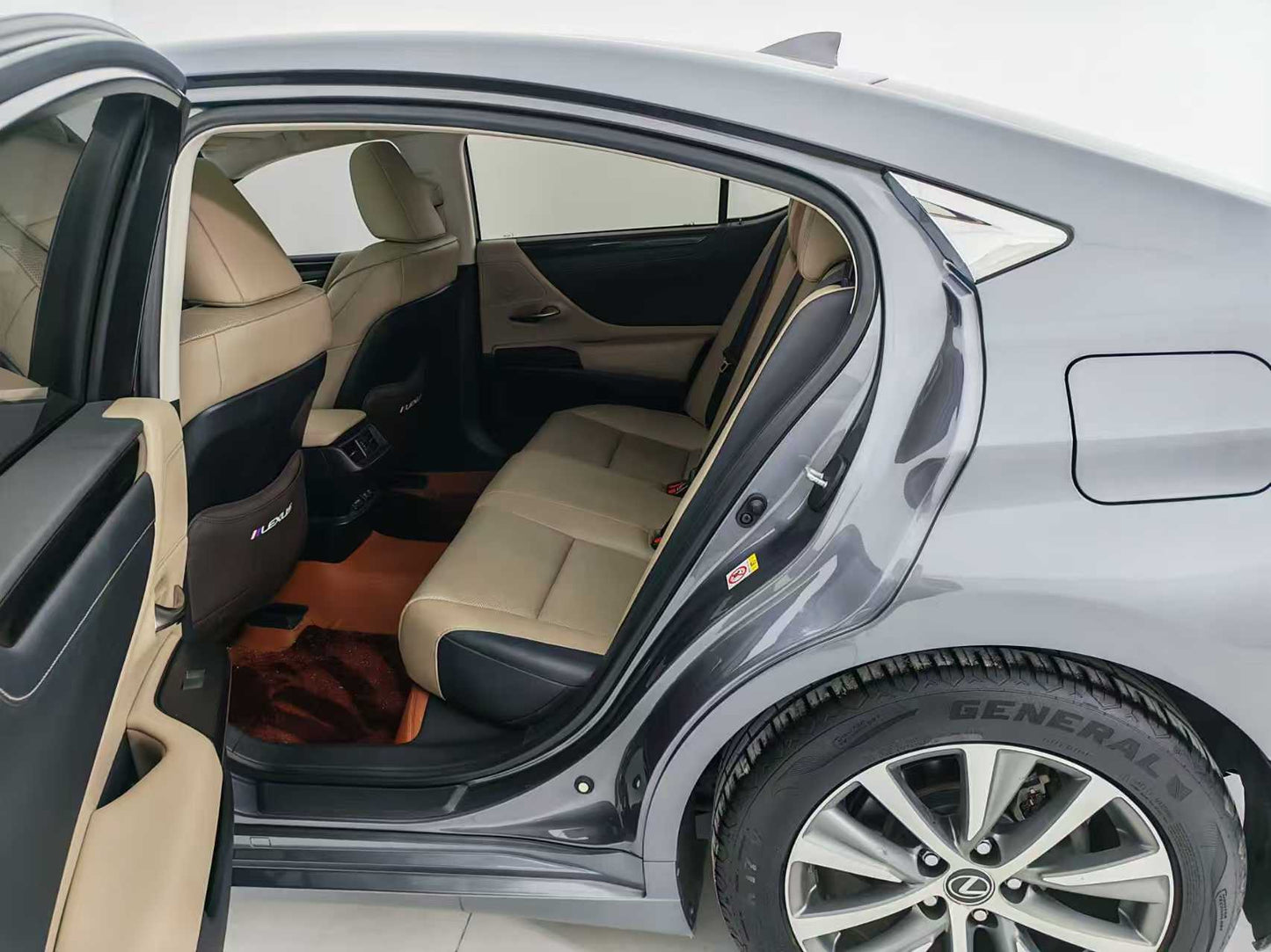 Lexus ES 2018 200 Premier Edition, National V, 2.0L emissions, EXW price: $17,898