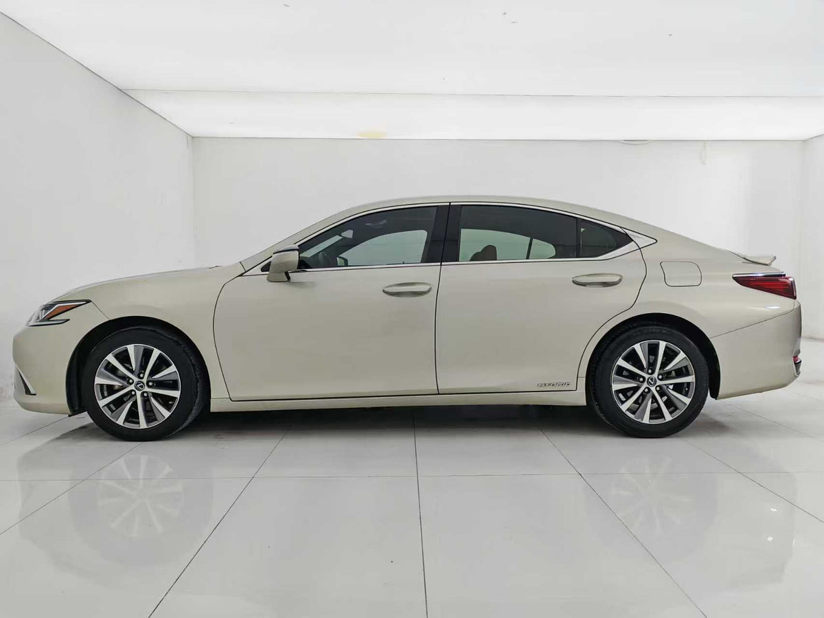 Lexus ES 2021 300h Premier Edition, 2.5l displacement, EXW price: $27,545