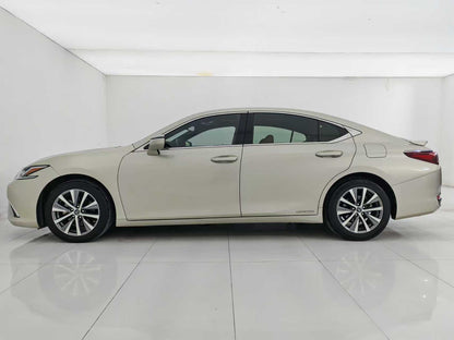 Lexus ES 2021 300h Premier Edition, 2.5l displacement, EXW price: $27,545