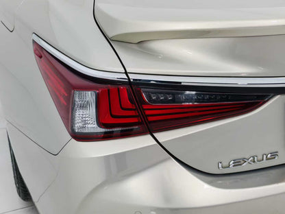 Lexus ES 2021 300h Premier Edition, 2.5l displacement, EXW price: $27,545