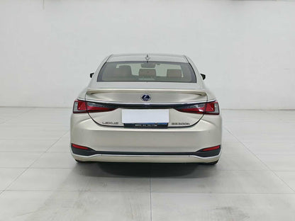 Lexus ES 2021 300h Premier Edition, 2.5l displacement, EXW price: $27,545