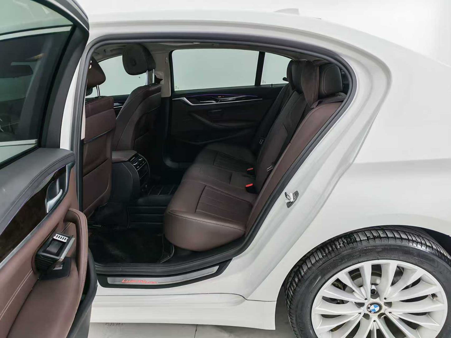BMW 5 Series 2019 525Li Deluxe Package, 2.0t Emissions, EXW Price: $18,058