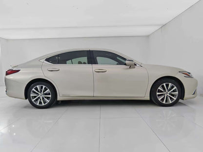 Lexus ES 2021 300h Premier Edition, 2.5l displacement, EXW price: $27,545