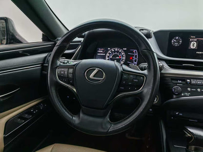 Lexus ES 2018 200 Premier Edition, National V, 2.0L emissions, EXW price: $17,898