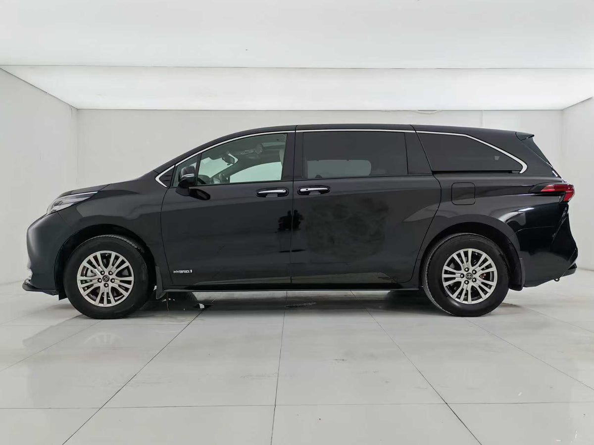 Toyota, Saina SIENNA 2021 2.5L Hybrid, Deluxe Edition, EXW Price: $31,132
