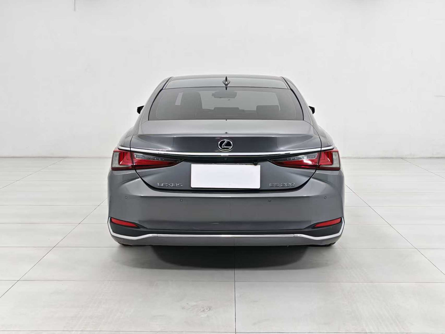 Lexus ES 2018 200 Premier Edition, National V, 2.0L emissions, EXW price: $17,898