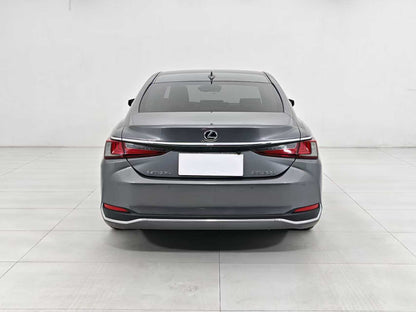 Lexus ES 2018 200 Premier Edition, National V, 2.0L emissions, EXW price: $17,898
